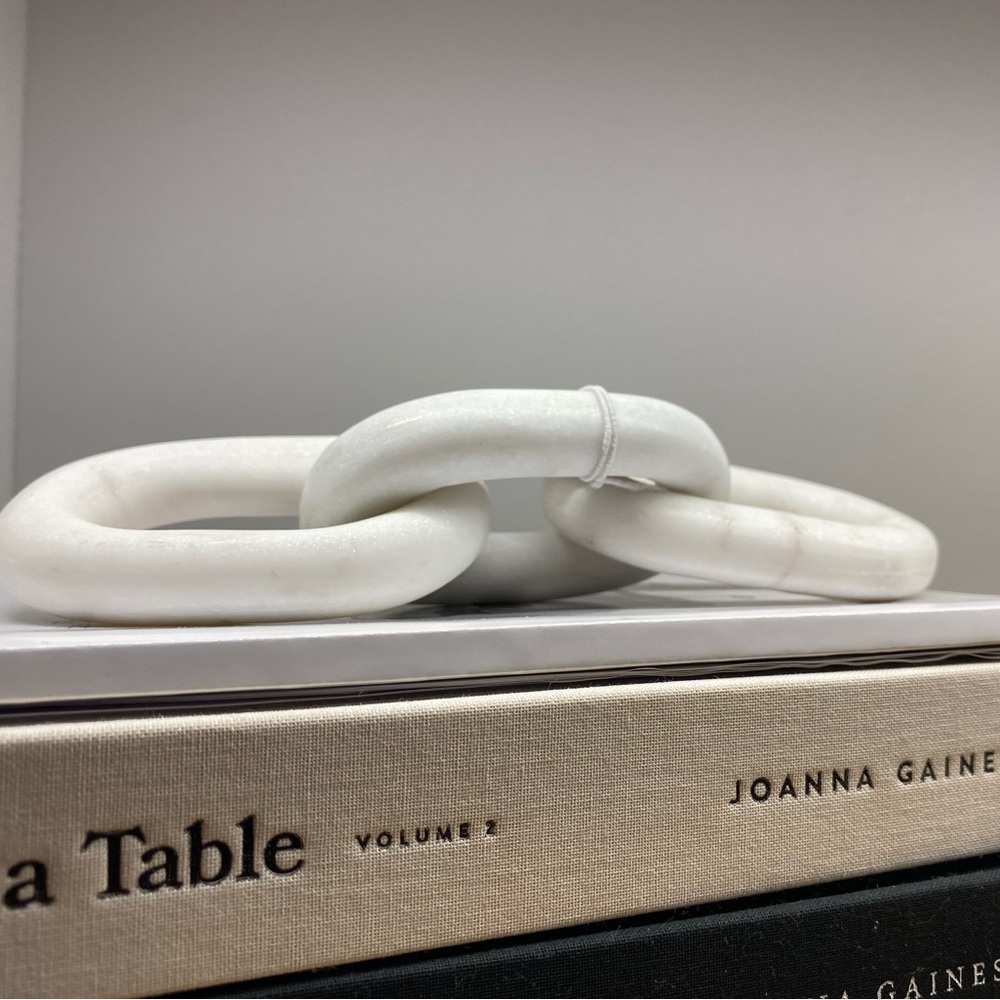 Nwt marble chain link decor